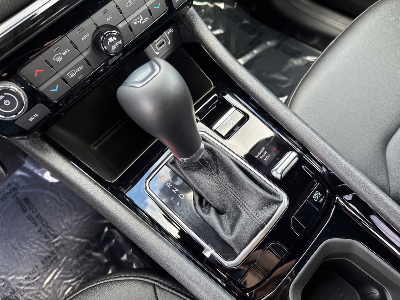 2025 Silver Zynith Metallic Clearcoat Jeep Compass Limited 4X4 SUV