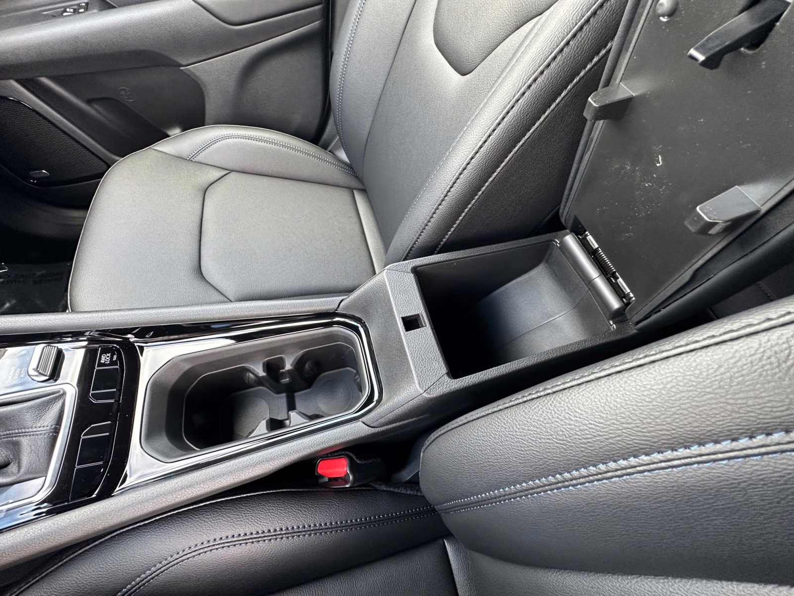 2025 Silver Zynith Metallic Clearcoat Jeep Compass Limited 4X4 SUV