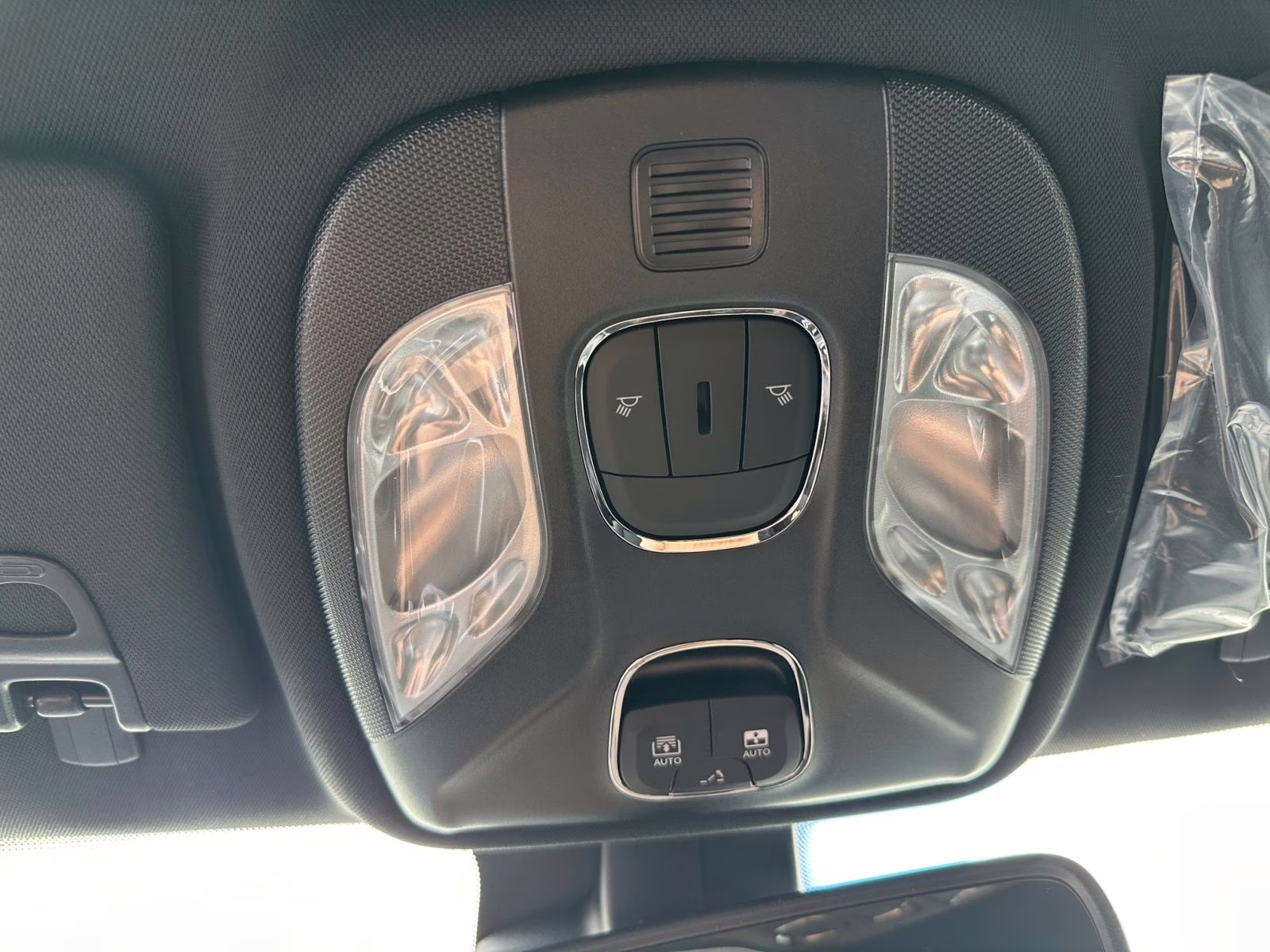 2025 Silver Zynith Metallic Clearcoat Jeep Compass Limited 4X4 SUV