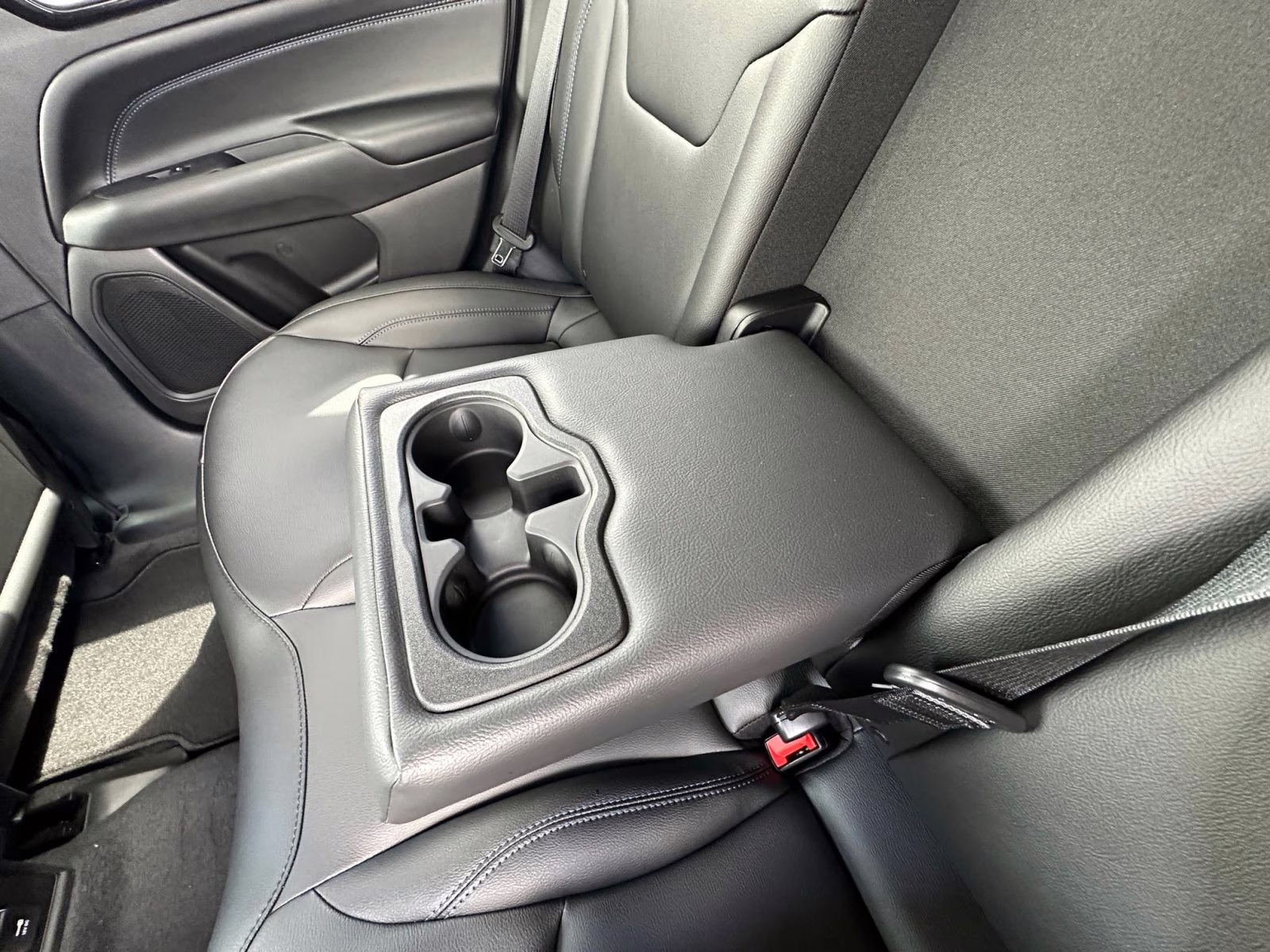 2025 Silver Zynith Metallic Clearcoat Jeep Compass Limited 4X4 SUV