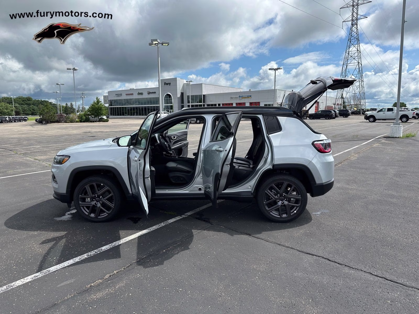 2025 Silver Zynith Metallic Clearcoat Jeep Compass Limited 4X4 SUV