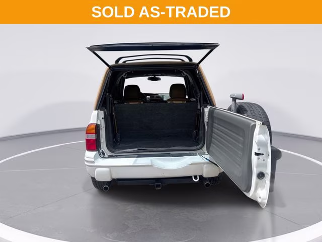 1999 White Chevrolet Tracker Base RWD SUV
