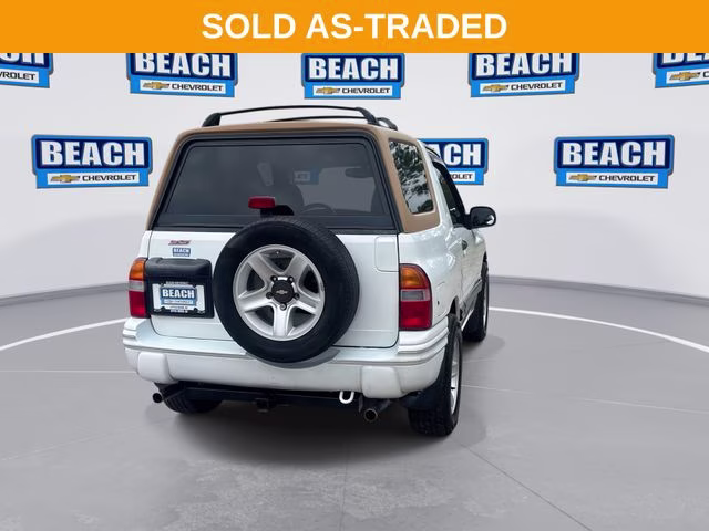 1999 White Chevrolet Tracker Base RWD SUV