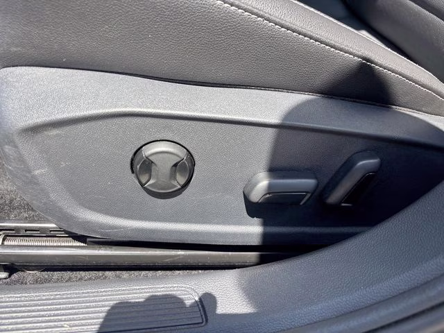 2024 Black Volkswagen Jetta 1.5T SE FWD Sedan