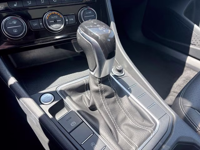 2024 Black Volkswagen Jetta 1.5T SE FWD Sedan