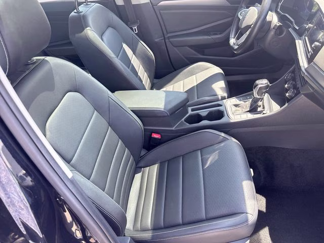2024 Black Volkswagen Jetta 1.5T SE FWD Sedan