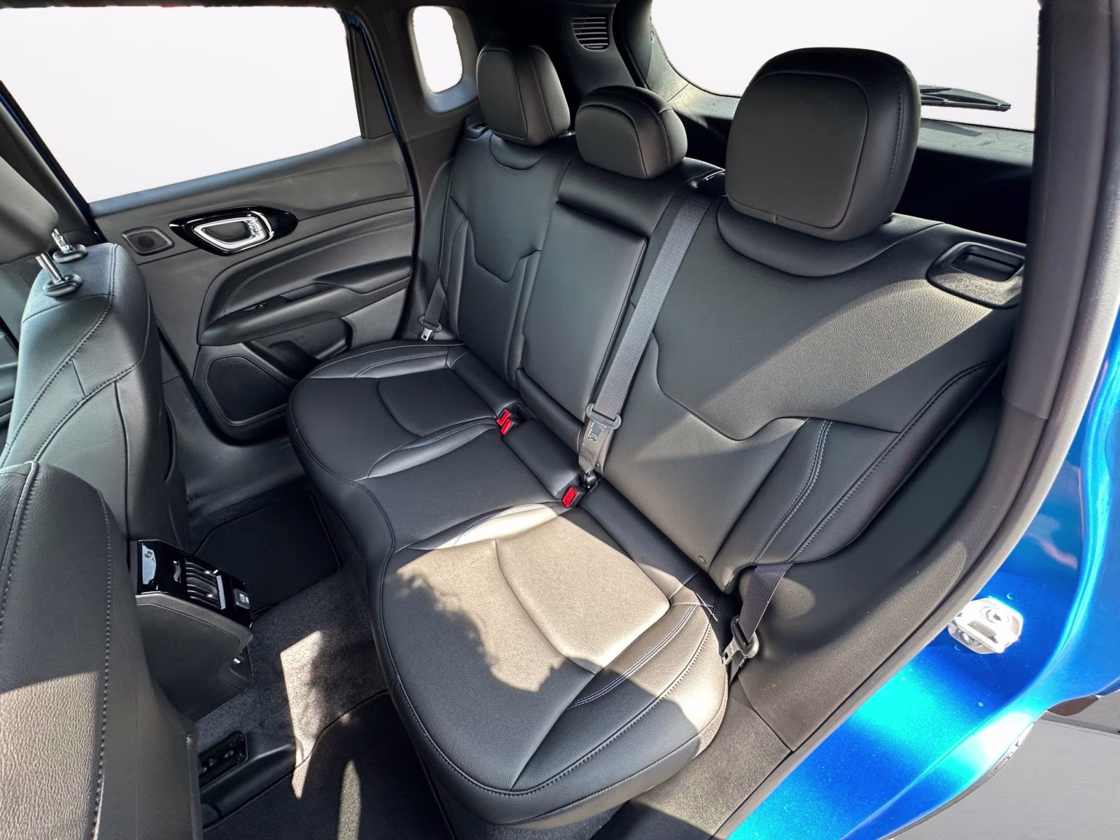 2025 Hydro Blue Pearlcoat Jeep Compass Limited 4X4 SUV