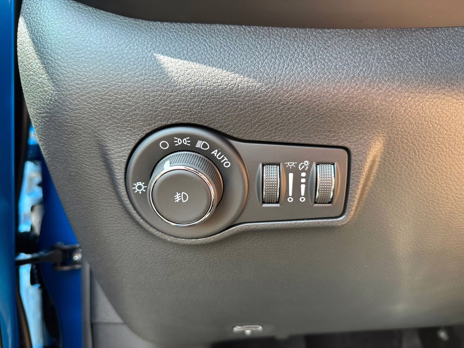 2025 Hydro Blue Pearlcoat Jeep Compass Limited 4X4 SUV