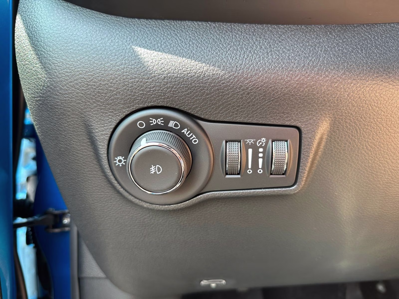 2025 Hydro Blue Pearlcoat Jeep Compass Limited 4X4 SUV
