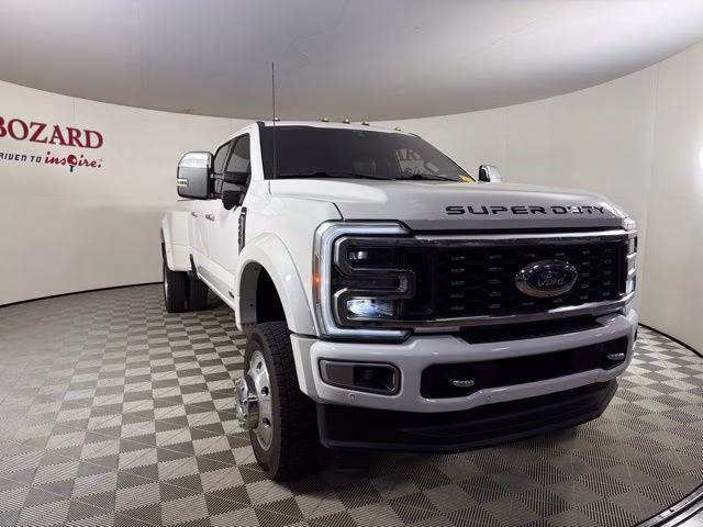 2024 White Metallic Ford Super Duty F-450 DRW Platinum DRW 4X4 Truck