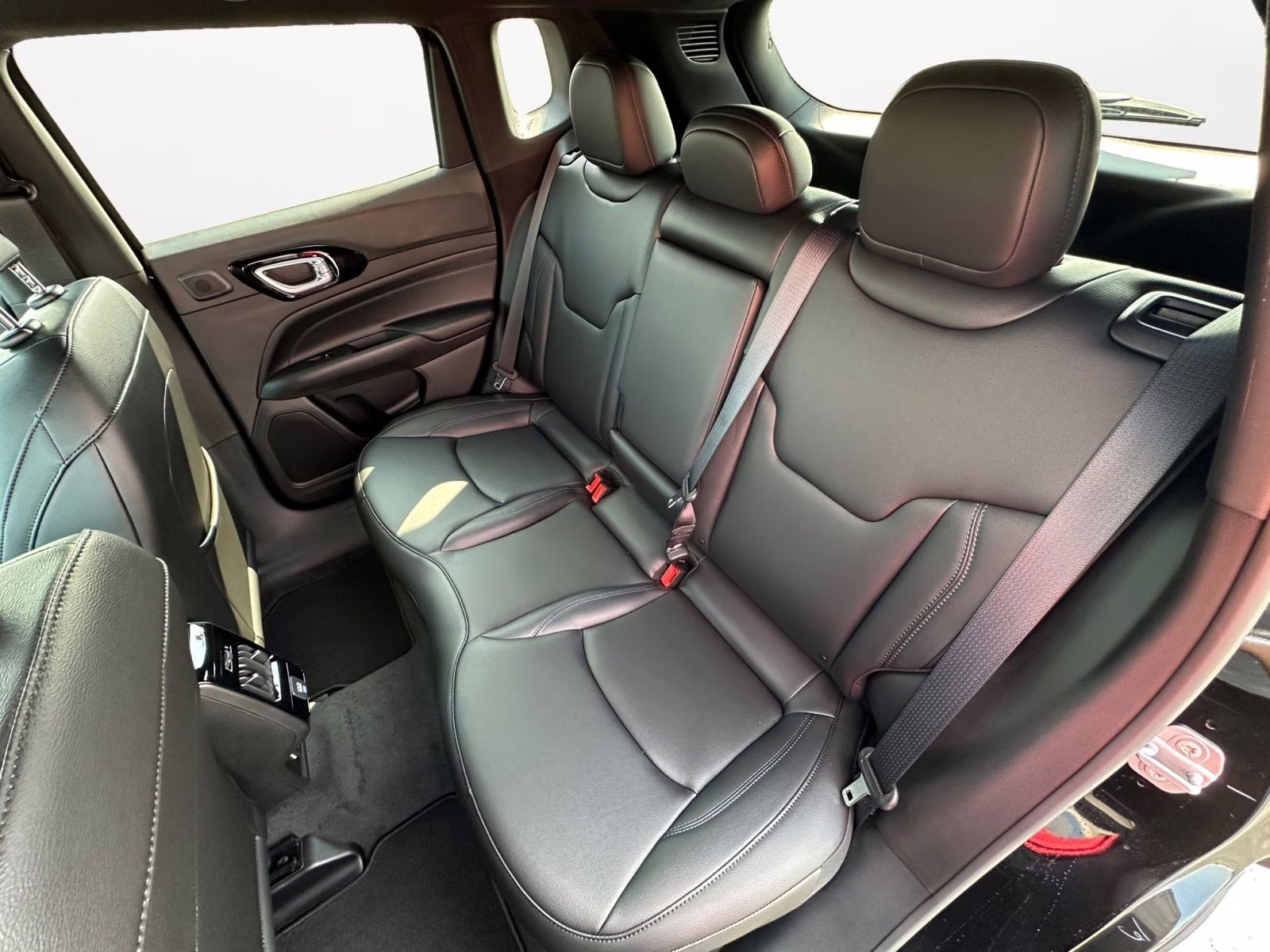 2025 Diamond Black Crystal Pearlcoat Jeep Compass Limited 4X4 SUV