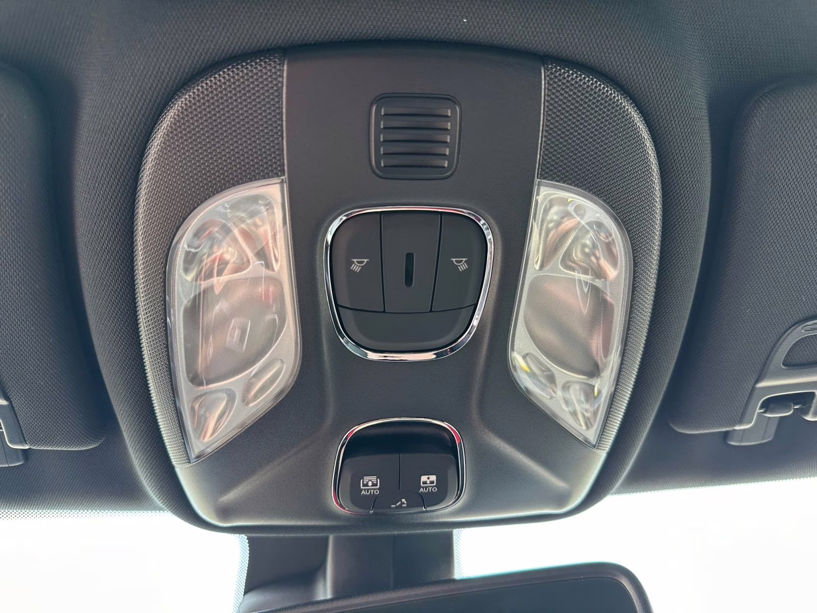 2025 Diamond Black Crystal Pearlcoat Jeep Compass Limited 4X4 SUV