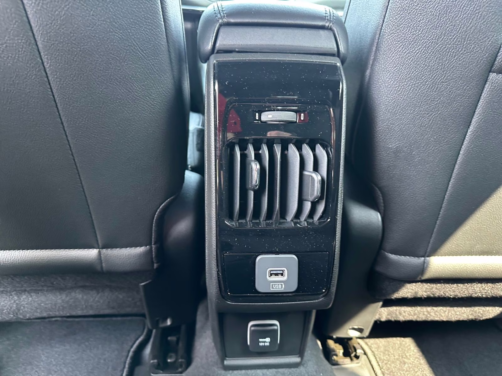 2025 Diamond Black Crystal Pearlcoat Jeep Compass Limited 4X4 SUV