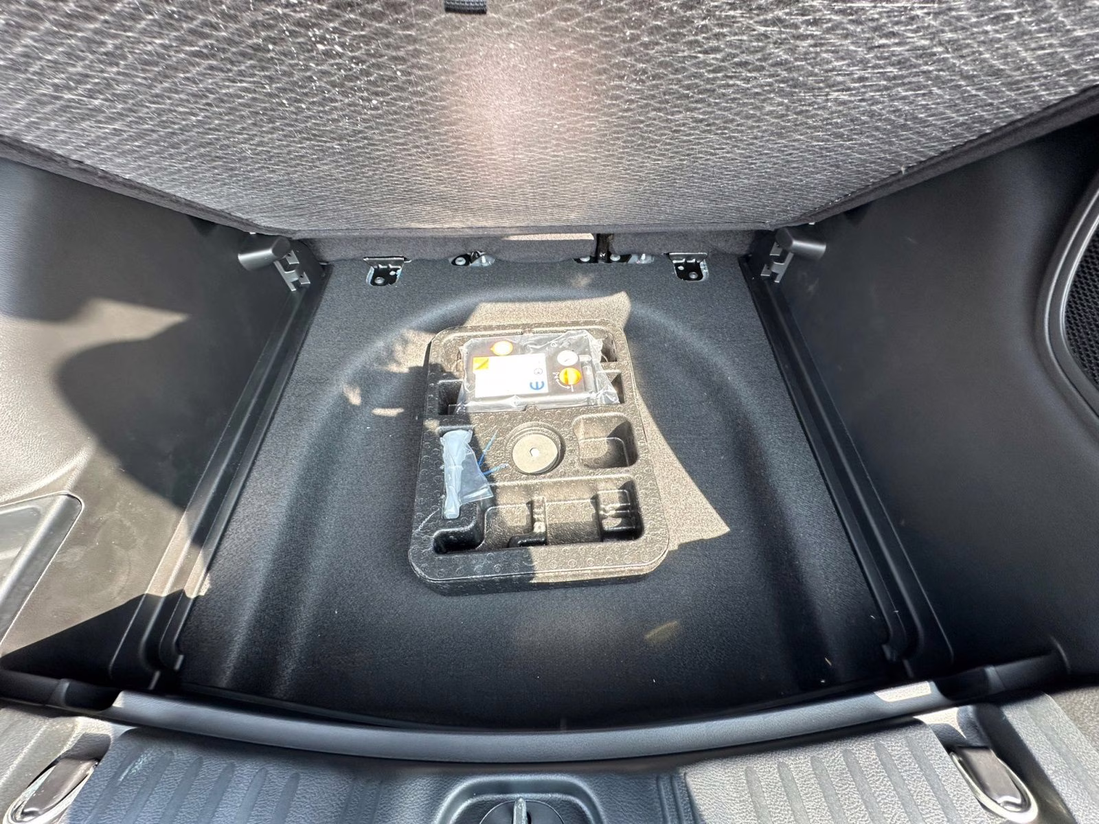 2025 Diamond Black Crystal Pearlcoat Jeep Compass Limited 4X4 SUV