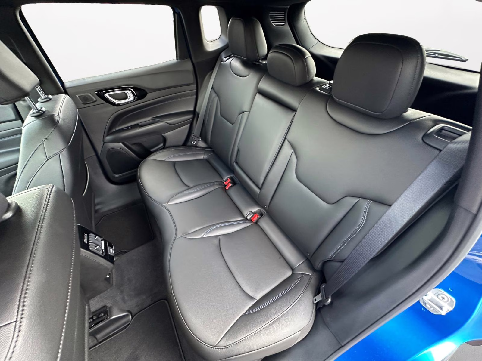 2025 Hydro Blue Pearlcoat Jeep Compass Limited 4X4 SUV