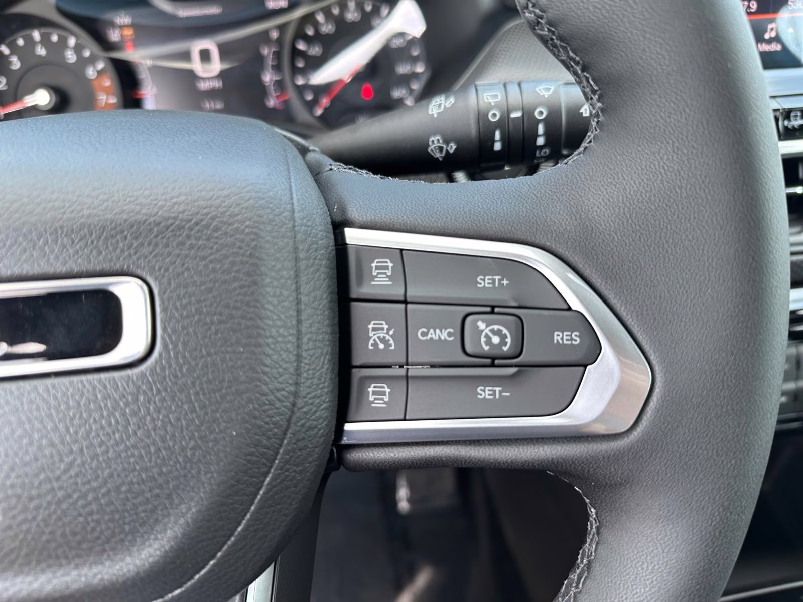 2025 Hydro Blue Pearlcoat Jeep Compass Limited 4X4 SUV