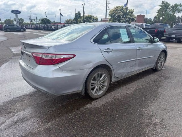 2017 Silver Toyota Camry SE FWD Sedan