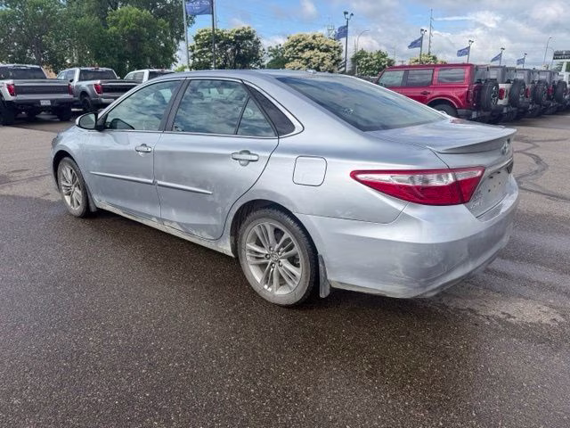2017 Silver Toyota Camry SE FWD Sedan