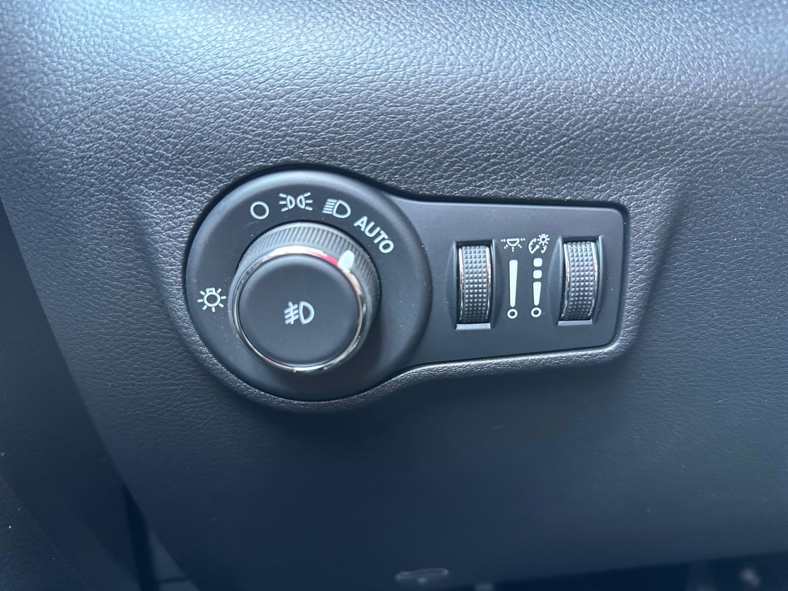 2025 Red Hot Pearlcoat Jeep Compass Limited 4X4 SUV