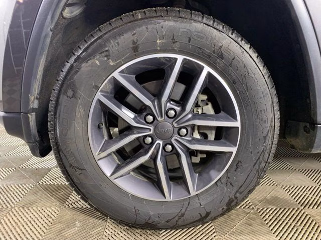 2019 Granite Crystal Metallic Clearcoat Jeep Grand Cherokee Limited 4X4 SUV