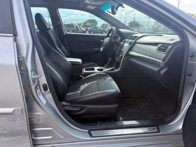 2017 Silver Toyota Camry SE FWD Sedan