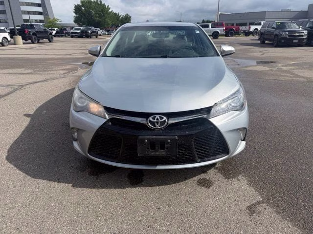 2017 Silver Toyota Camry SE FWD Sedan