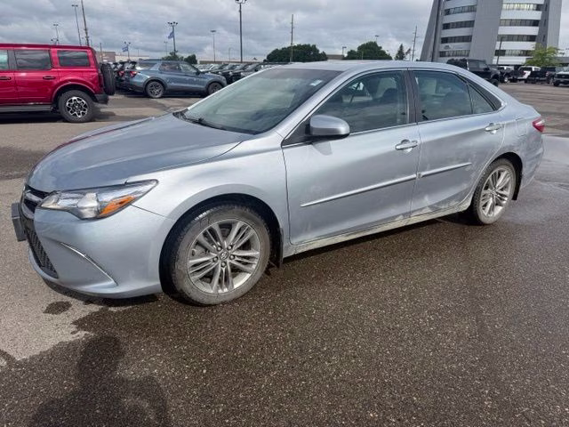2017 Silver Toyota Camry SE FWD Sedan