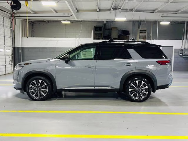 2026 Boulder Gray/Super Black Nissan Pathfinder Platinum FWD SUV