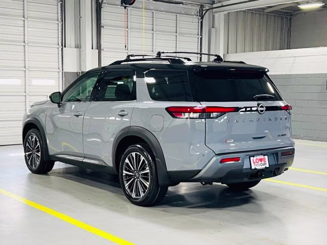 2026 Boulder Gray/Super Black Nissan Pathfinder Platinum FWD SUV