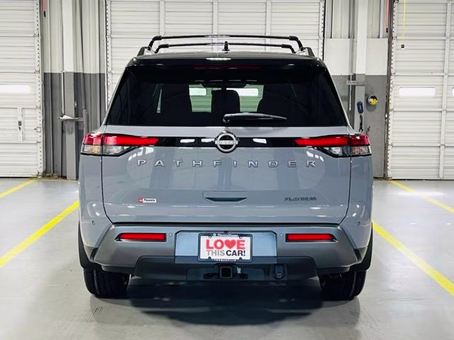 2026 Boulder Gray/Super Black Nissan Pathfinder Platinum FWD SUV