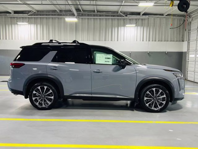 2026 Boulder Gray/Super Black Nissan Pathfinder Platinum FWD SUV