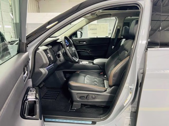 2026 Boulder Gray/Super Black Nissan Pathfinder Platinum FWD SUV