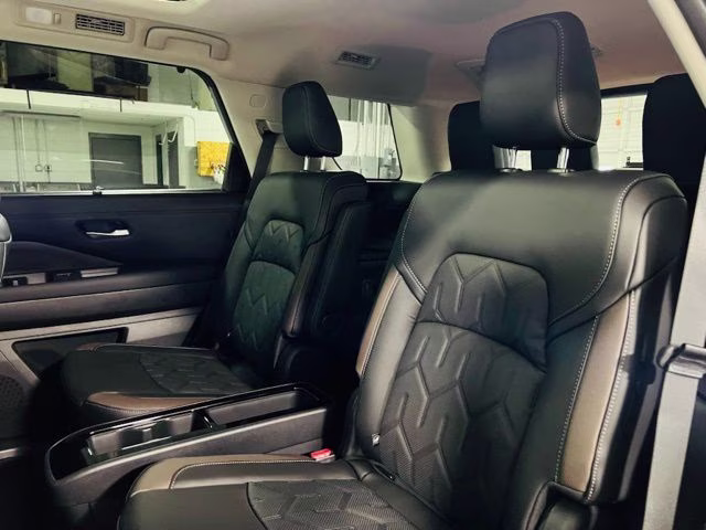 2026 Boulder Gray/Super Black Nissan Pathfinder Platinum FWD SUV