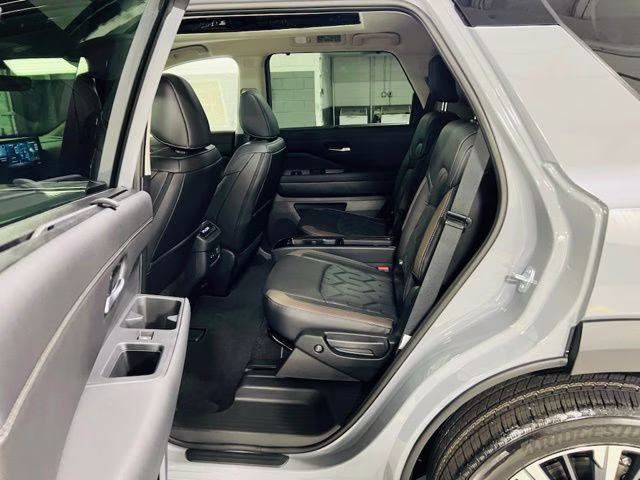 2026 Boulder Gray/Super Black Nissan Pathfinder Platinum FWD SUV