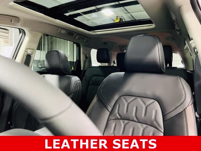 2026 Boulder Gray/Super Black Nissan Pathfinder Platinum FWD SUV