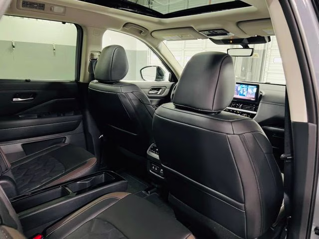 2026 Boulder Gray/Super Black Nissan Pathfinder Platinum FWD SUV