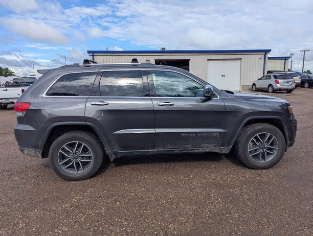 2019 Granite Crystal Metallic Clearcoat Jeep Grand Cherokee Limited 4X4 SUV