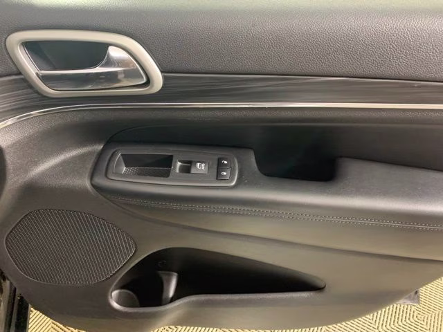 2019 Granite Crystal Metallic Clearcoat Jeep Grand Cherokee Limited 4X4 SUV