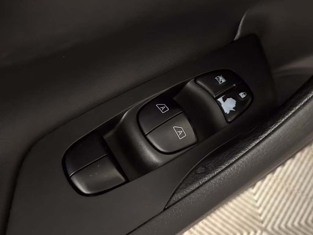 2015 Brilliant Silver Metallic Nissan Altima 2.5 SL FWD Sedan