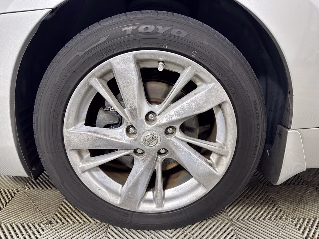 2015 Brilliant Silver Metallic Nissan Altima 2.5 SL FWD Sedan