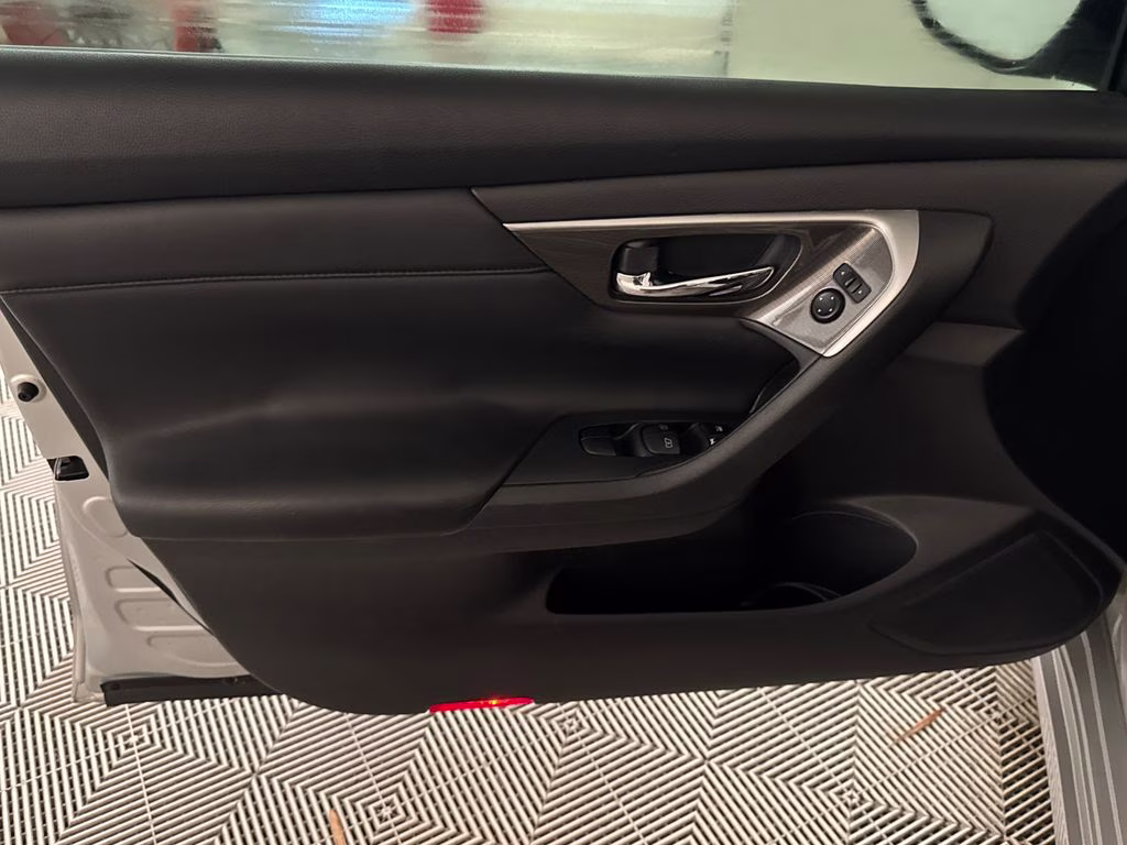 2015 Brilliant Silver Metallic Nissan Altima 2.5 SL FWD Sedan