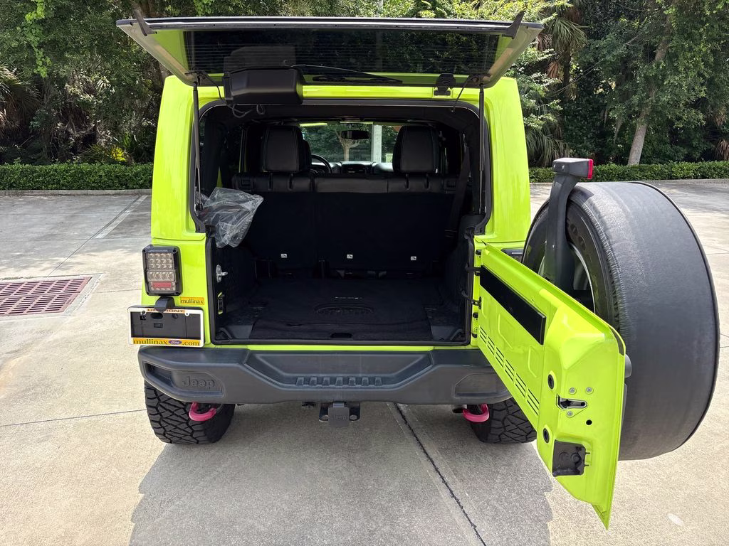 2016 Hypergreen Clearcoat Jeep Wrangler Unlimited Rubicon 4X4 SUV