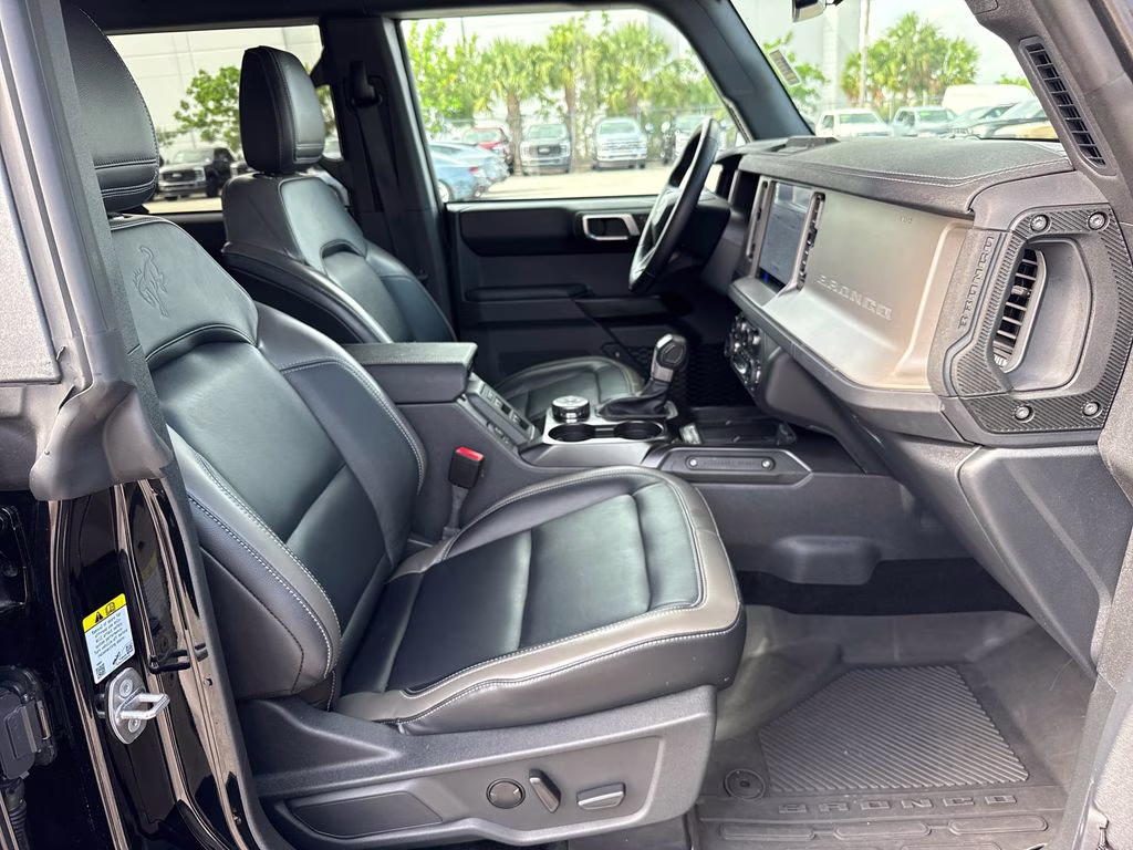 2025 Shadow Black Ford Bronco Outer Banks 4X4 SUV