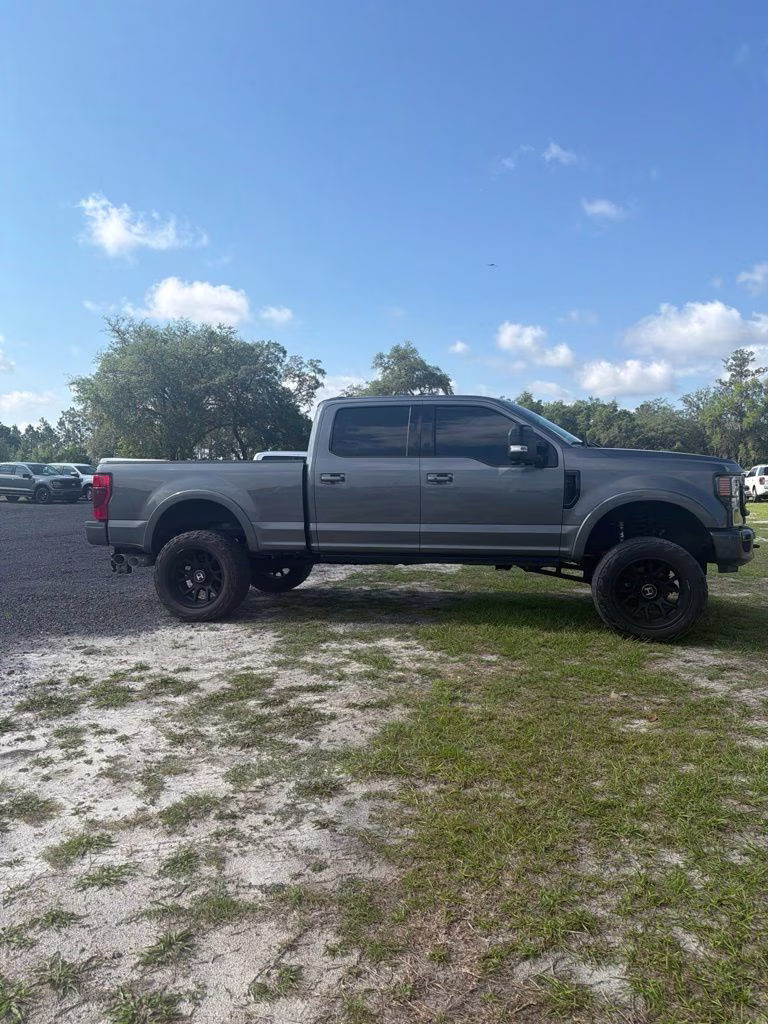 2021 Gray Metallic Ford Super Duty F-250 SRW Lariat 4X4 Truck