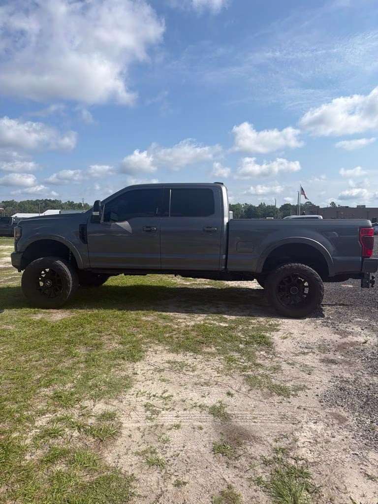2021 Gray Metallic Ford Super Duty F-250 SRW Lariat 4X4 Truck