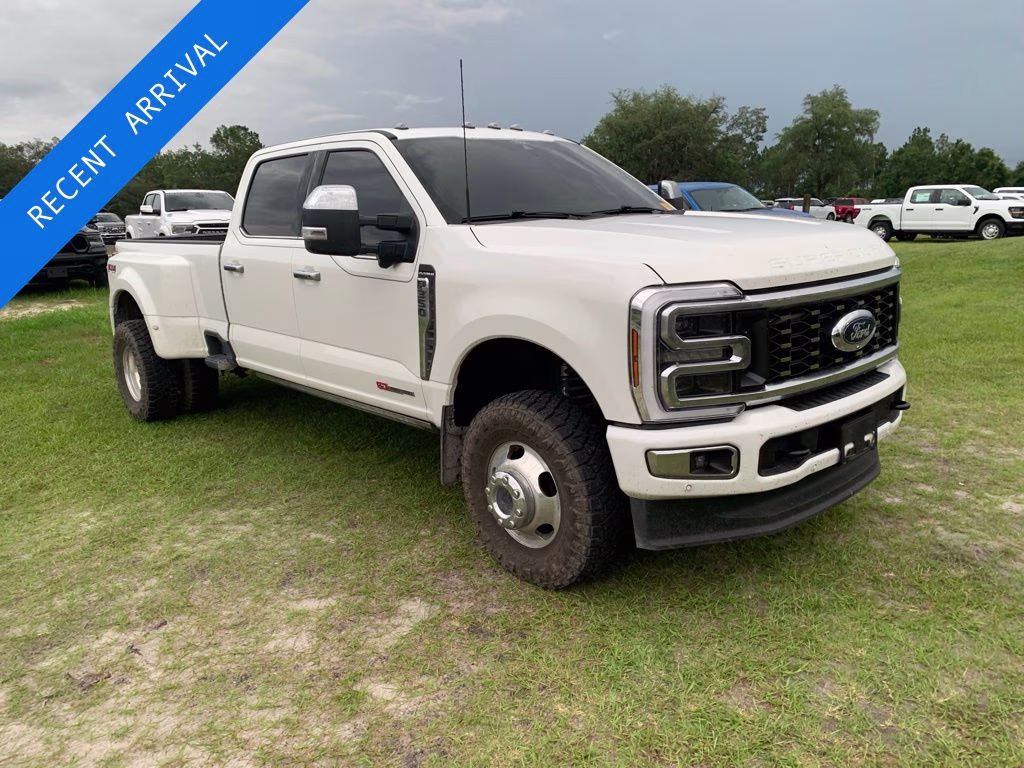 2025 White Metallic Ford Super Duty F-350 DRW Platinum DRW 4X4 Truck