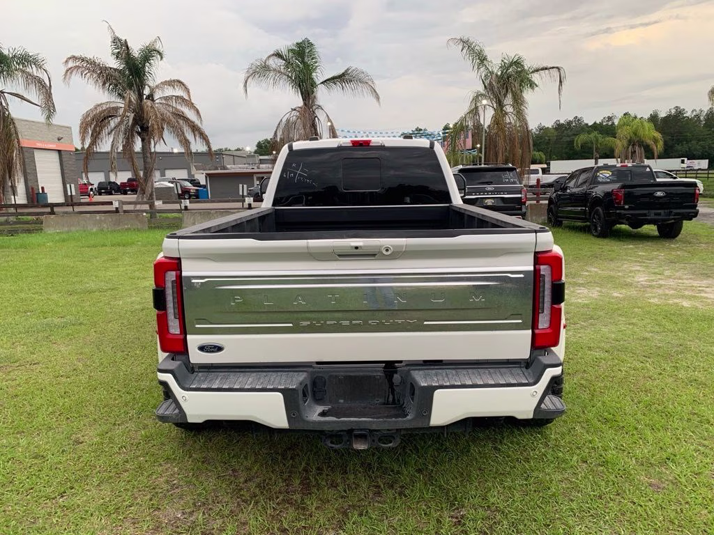2025 White Metallic Ford Super Duty F-350 DRW Platinum DRW 4X4 Truck