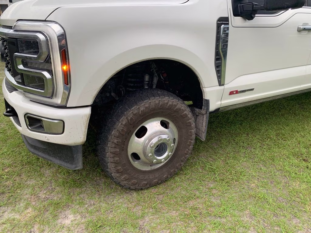 2025 White Metallic Ford Super Duty F-350 DRW Platinum DRW 4X4 Truck