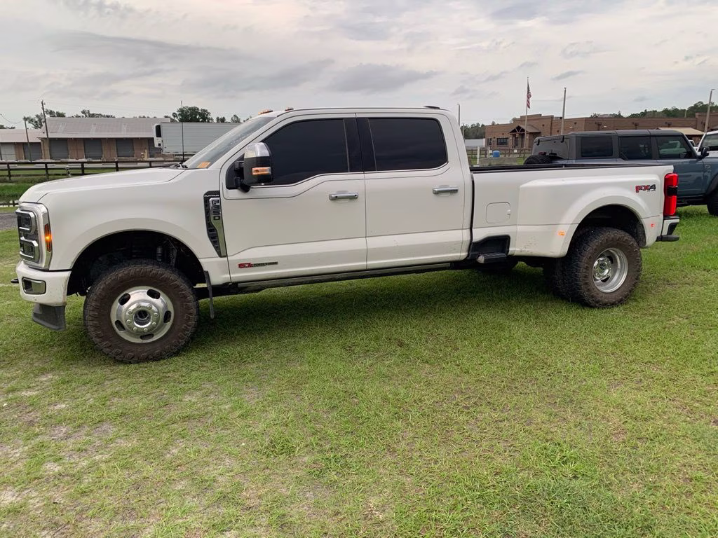2025 White Metallic Ford Super Duty F-350 DRW Platinum 4X4 Truck