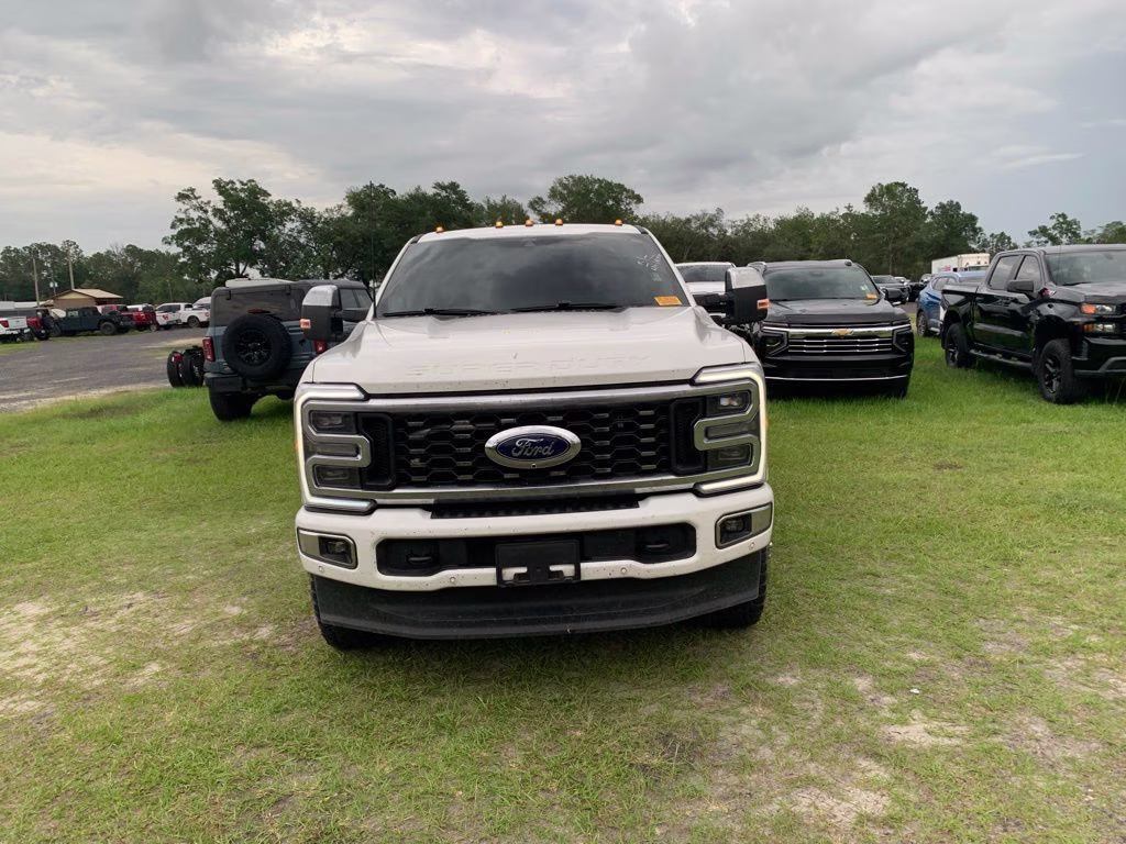 2025 White Metallic Ford Super Duty F-350 DRW Platinum 4X4 Truck